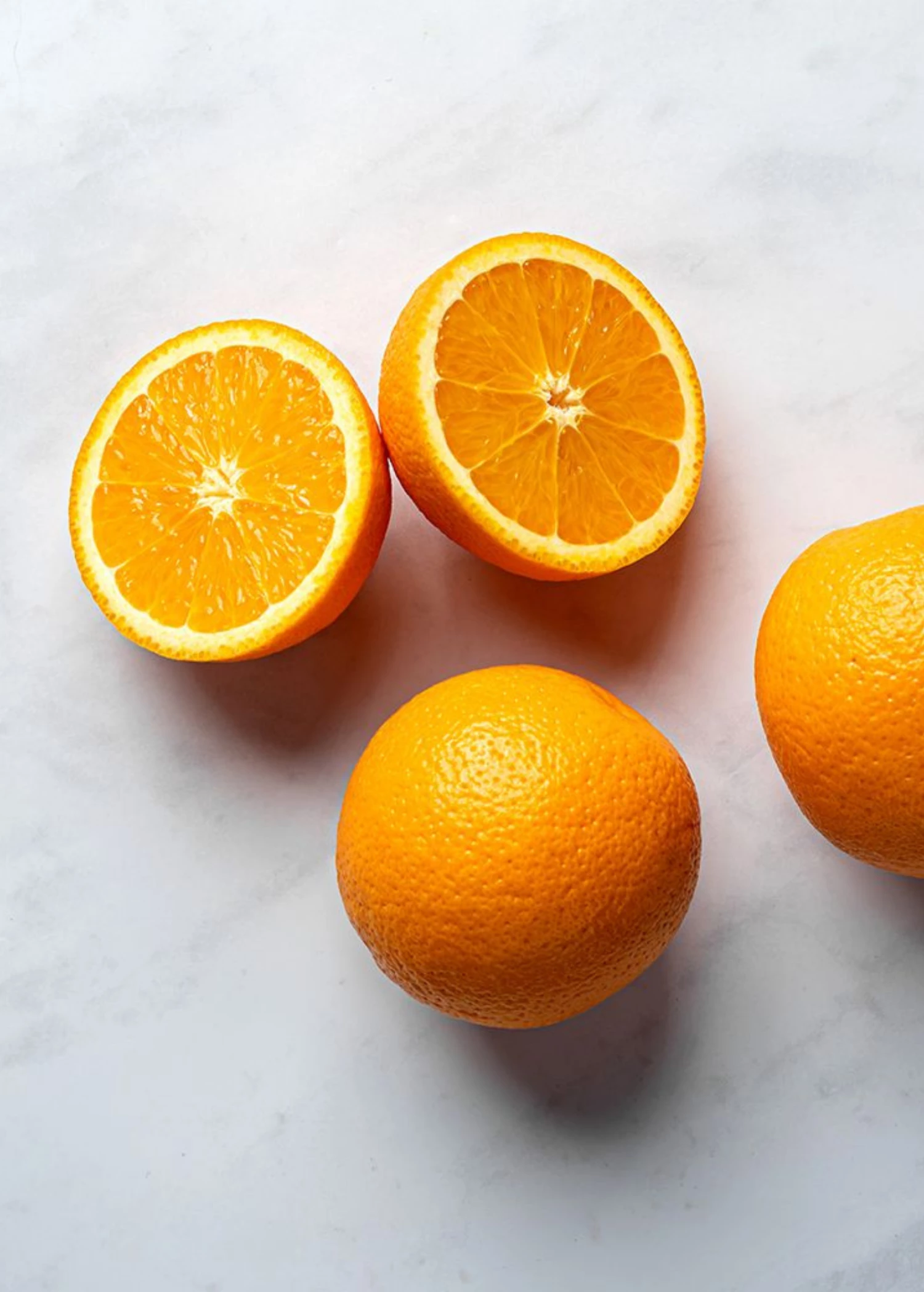 Valencia Orange (Citrus × Sinensis ’Valencia’) 1 Valencia Orange (Citrus × Sinensis ’Valencia’)